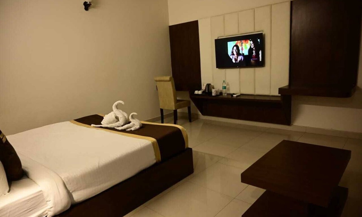 Indira Nagar Hotel | Hotel Cheer Inn