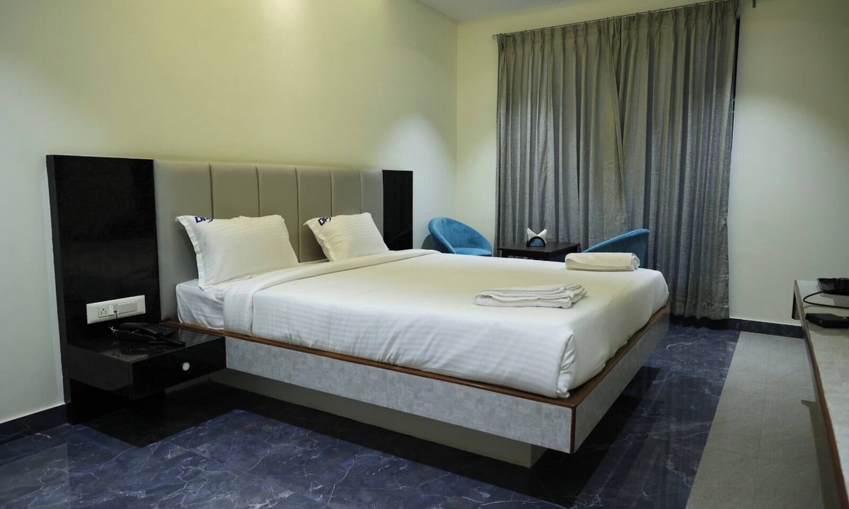 Bangalore City Center Hotel | Hotel DP's Crown