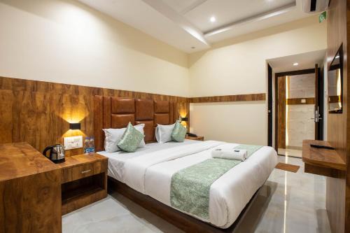 Girgaon Hotel | Hotel Heraa International Grant Road, Mumbai