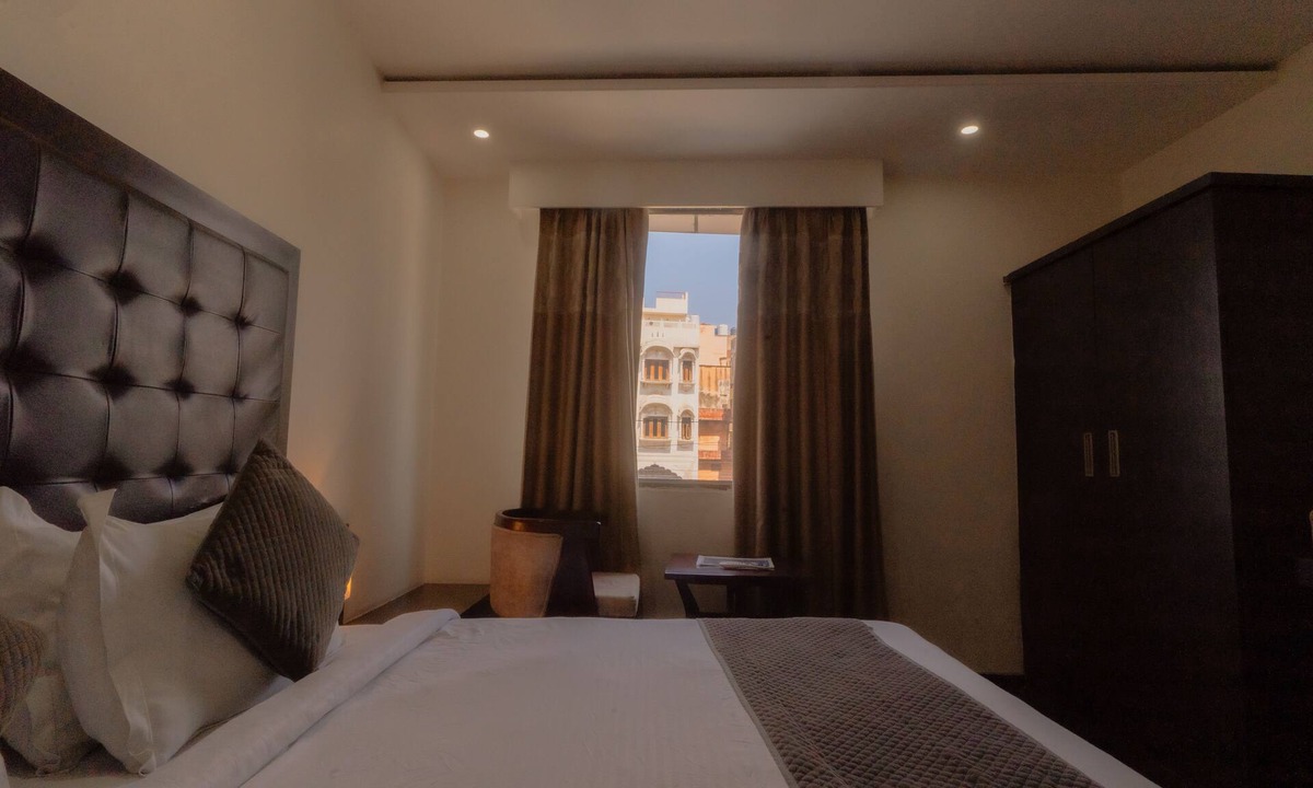 Lalkothi Hotel | Hotel Krishna by KeyMagics