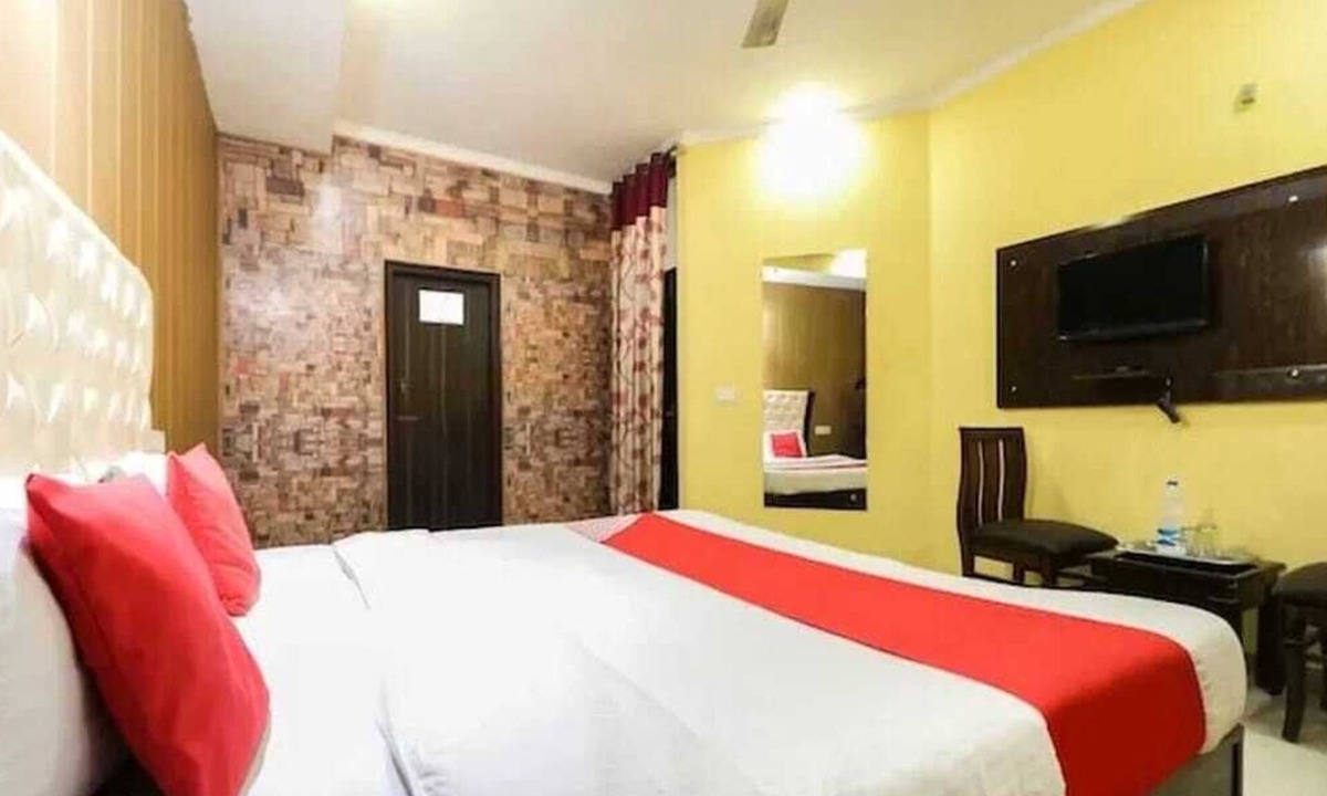 Zirakpur Hotel | Hotel Kuber 7