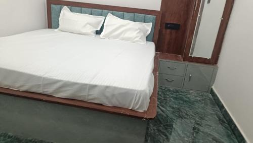 Etah Hotel | Hotel Kunj Palace