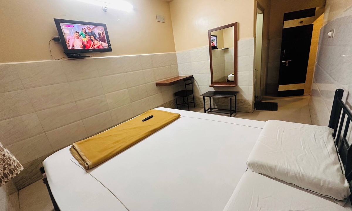 Gandhi Nagar Cabin | Hotel Lalitha Comfort