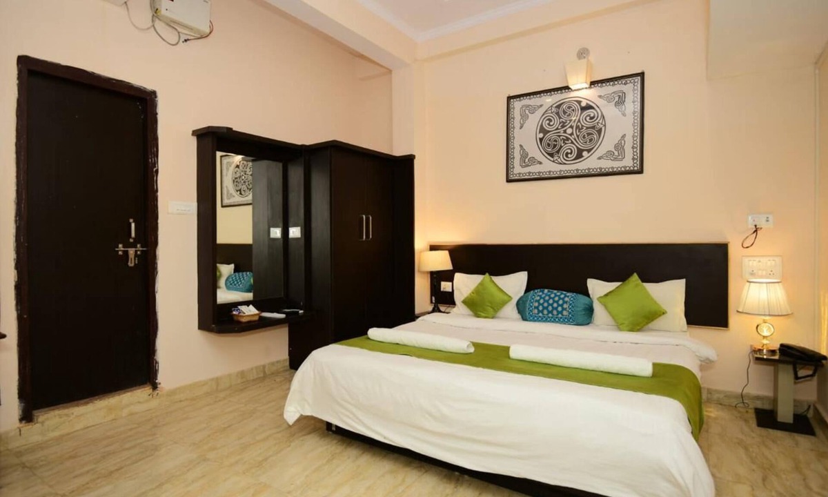 Misrikh Hotel | Hotel Madhava Naimisharanya