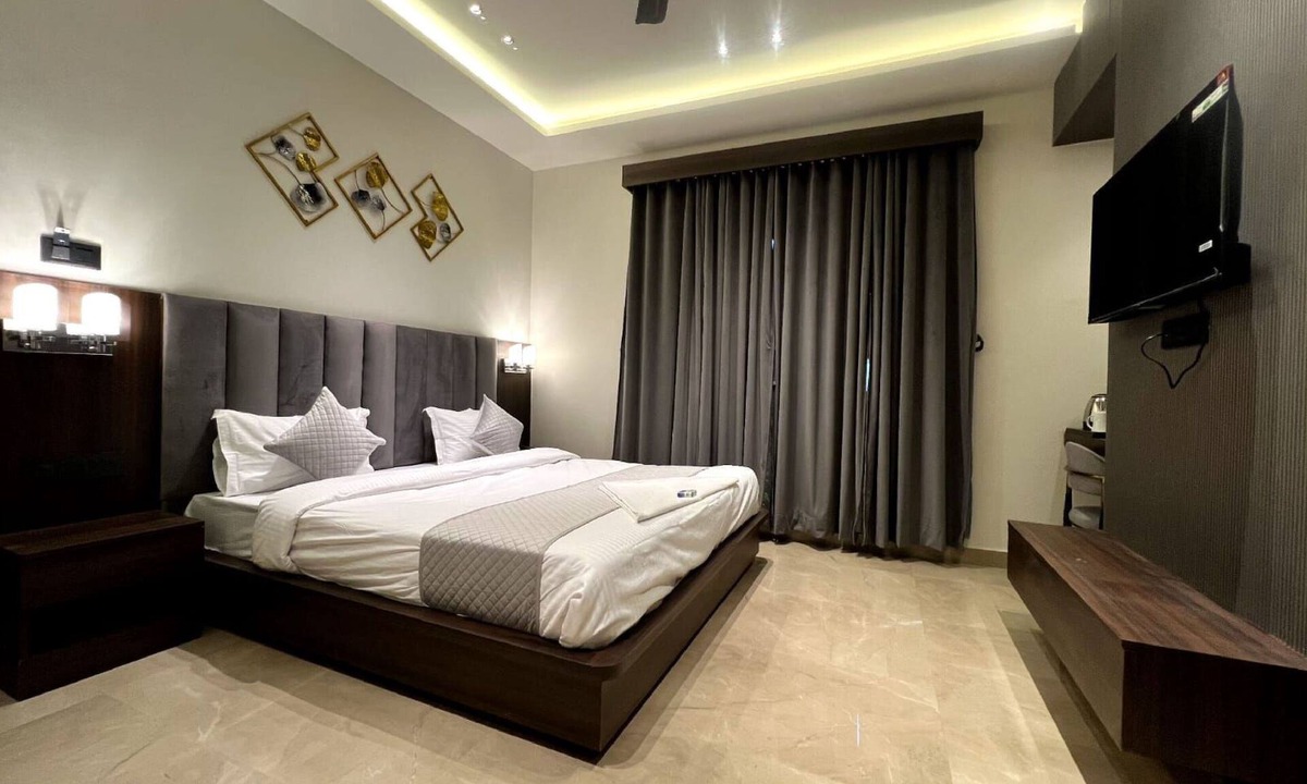 Kanpur Hotel | Hotel Majestic Grand By MNG Rooms