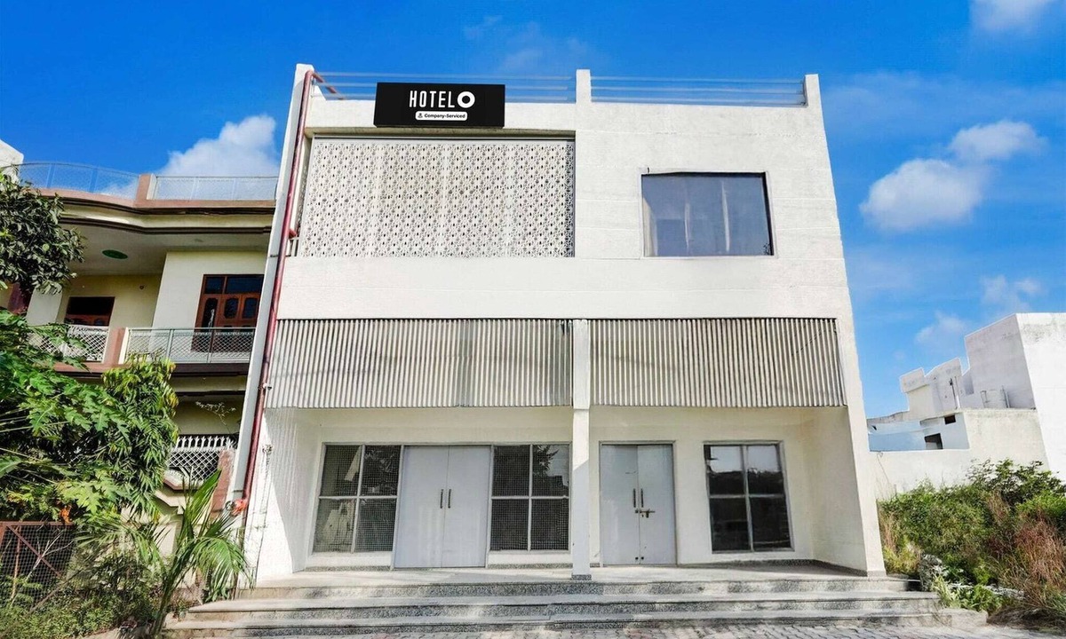 Meerut House | Hotel O Meerut Central College Saffron