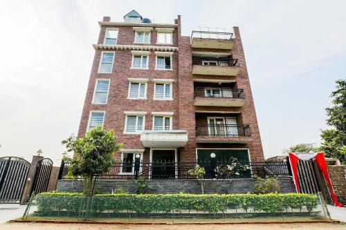 Sector 70 Hotel | Hotel O Red Carpet Hotels