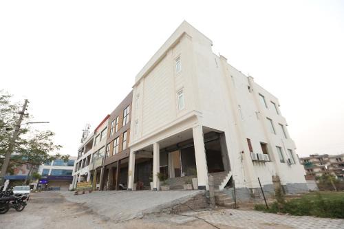 Faridabad Hotel | Hotel O THE PALM GREEN