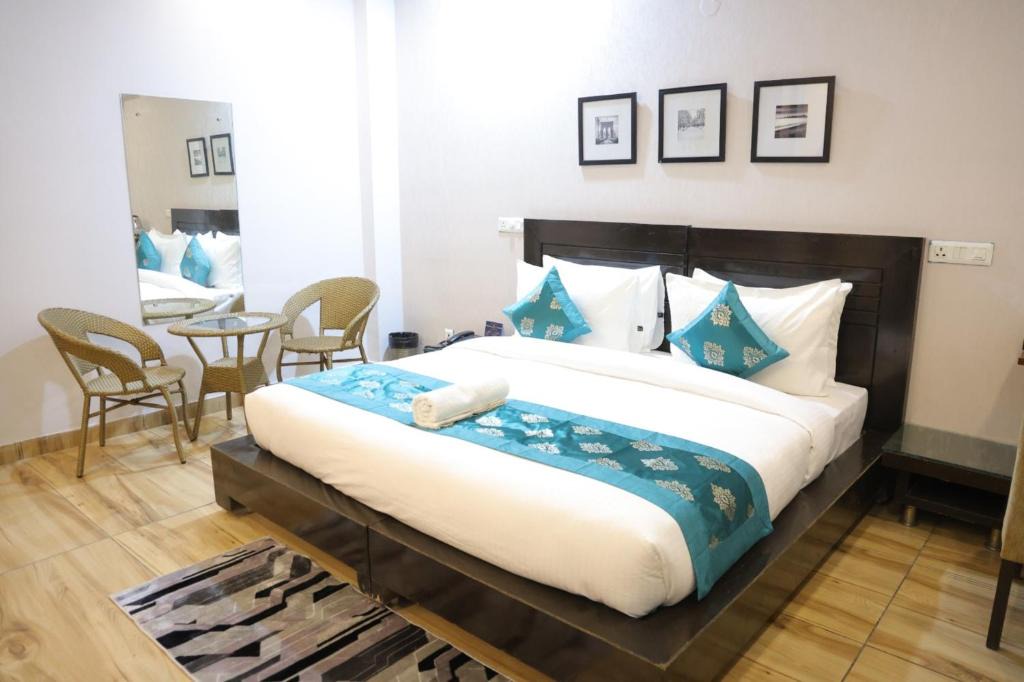 Sector 39 Hotel | Hotel Pearl Pavallion - Medicity Gurugram, Near Medanta Hospital