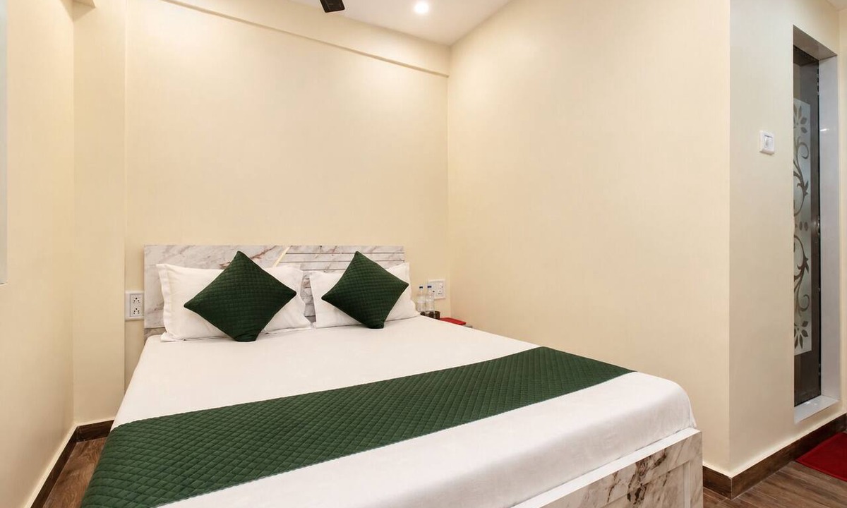 Dahisar East Hotel | Hotel Platinum