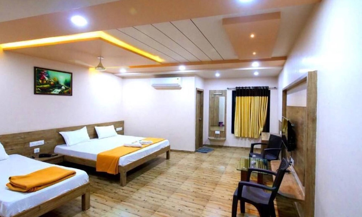 Veraval Hotel | Hotel Platinum