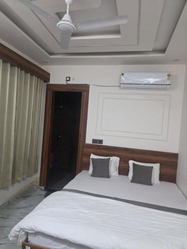Faizabad Hotel | Hotel R R Tripathi