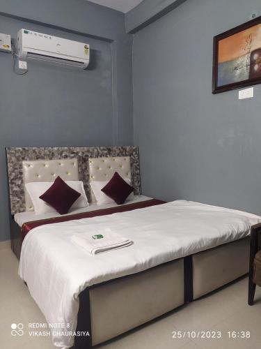 Mirzapur Hotel | Hotel Radhika Palace