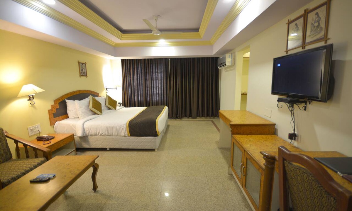Air Force Area Hotel | Hotel Rajputana Palace
