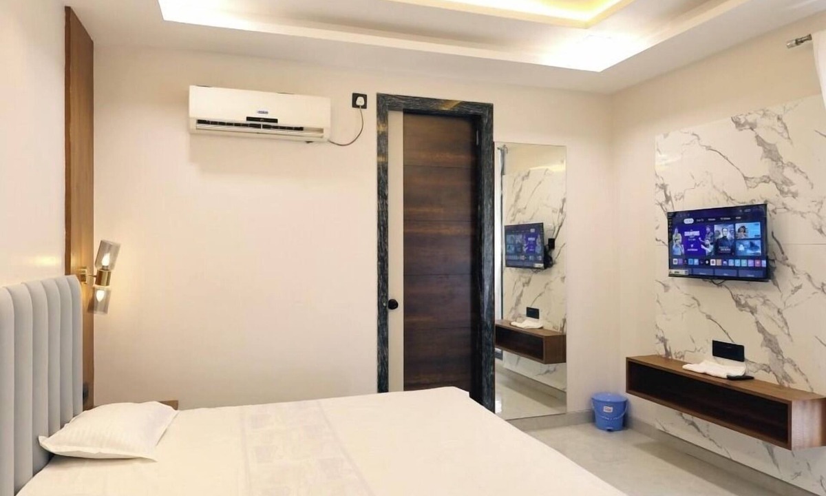 Kanpur Hotel | Hotel RGS Crystal