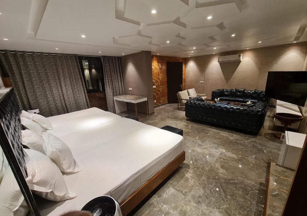 Chittaranjan Hotel | Hotel Royal Castle Grand