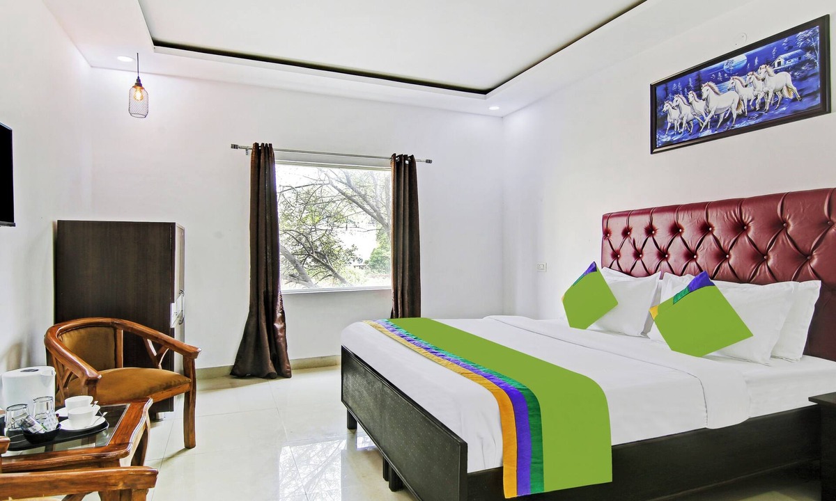 Kishangarh Hotel | Hotel Royal Empire Near PEC-PGI-PU-Sukhna Lake-Rock Garden-Rose Garden Chandigarh
