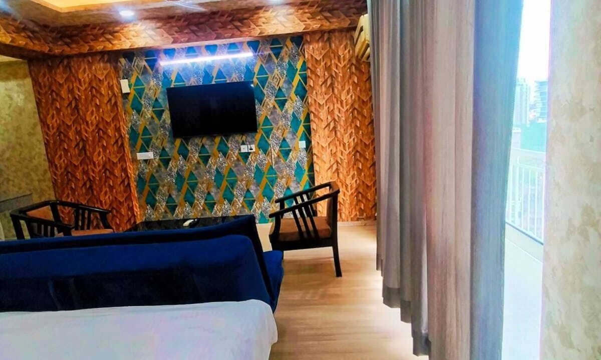 Gomti Nagar Apartment | Hotel Royal King