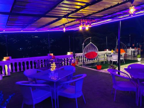 Taradevi Hotel | Hotel Tara INN with terrace and mountain view