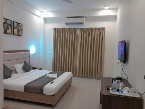 DLF Phase 5 Hotel | Hotel The Luxem