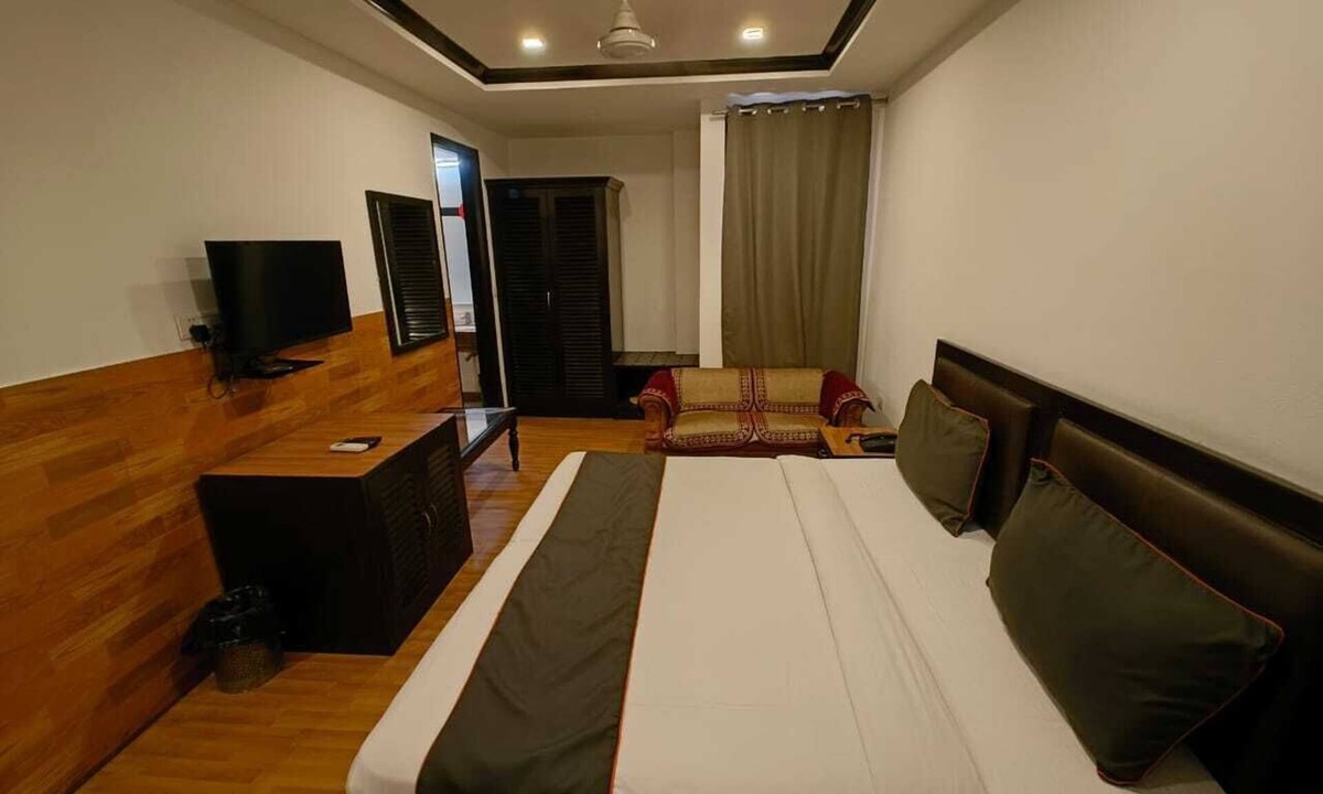Safdarjung Enclave Hotel | Hotel Veer Palace