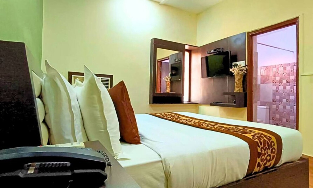 Sultanpur Hotel | Hotel Vijay Deluxe