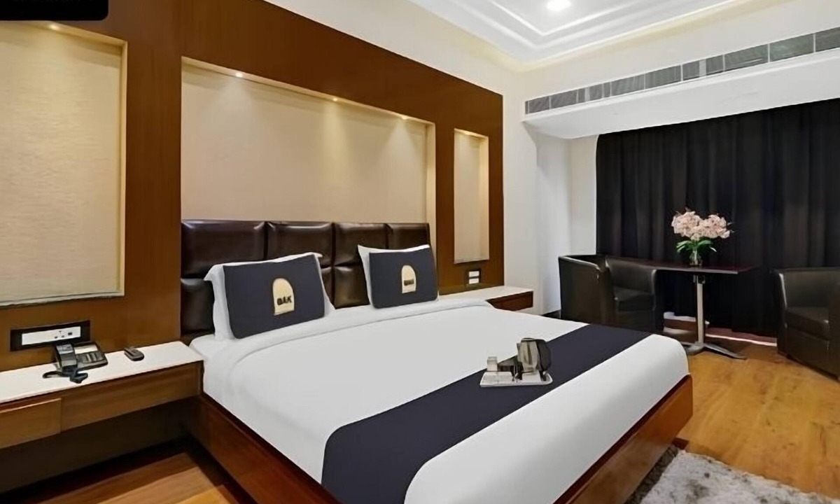 Misrikh Hotel | Hotel Vishwanath Palace