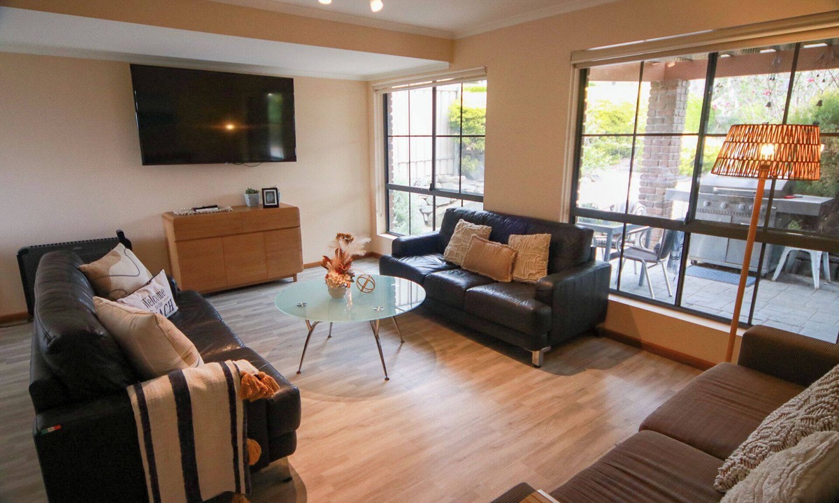 Encounter Bay House | Ideal for 28+ Night Extended Holidays | Pets Welcome, Ocean Views, Wi-Fi, Southern Right Crescent, 12 Guests