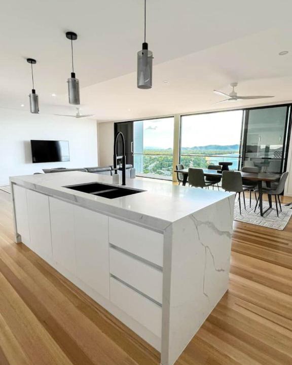 Castle Hill Apartment | Incredible Views, Open Spaces, Luxury Escapes Townsville Villa