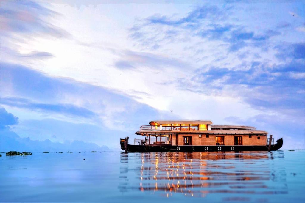 Aryad South Boat Rental | IndraprasthamLakeCruise