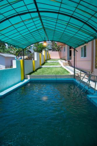 Yercaud Hotel | JK - 4BHK Villa With Private Swimming Pool