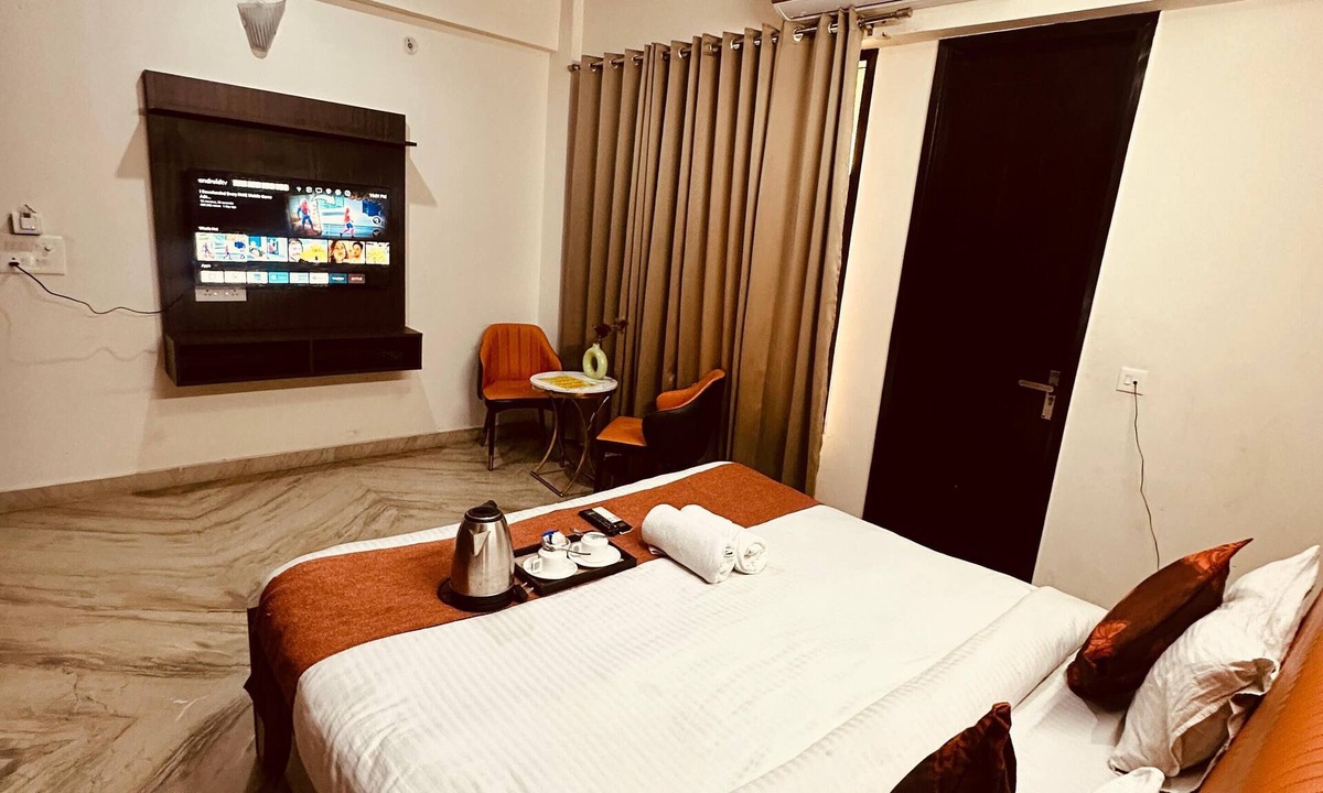 Sector 70 Hotel | JPM Suites Noida 70
