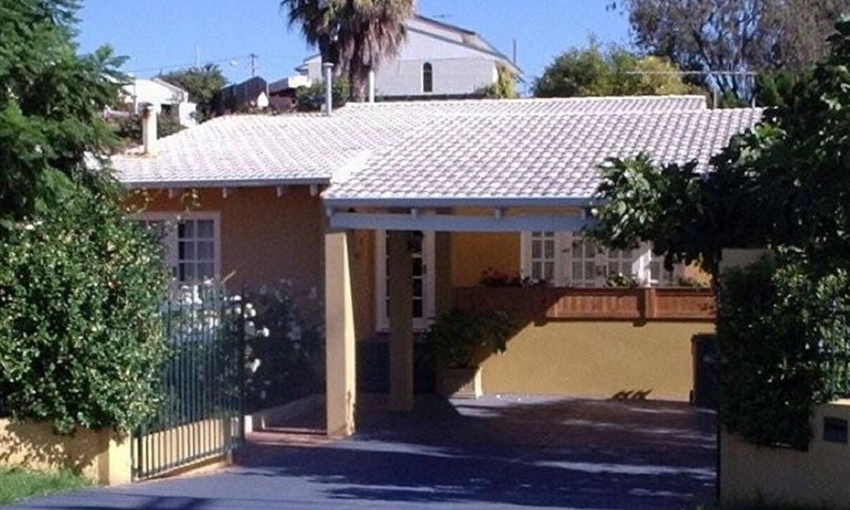 Quinns Rocks Cottage | La Cote d'Or - Mediterranean Cottage