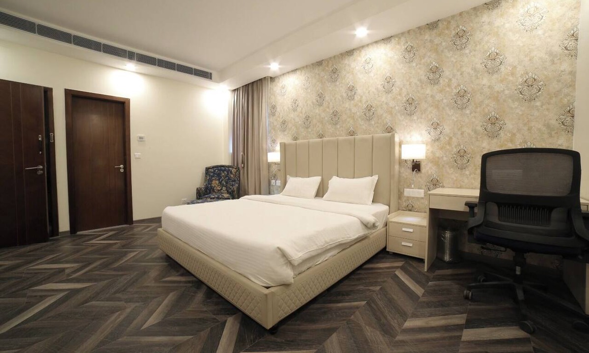 Meerut Hotel | La Flora Resort