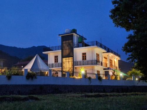 Gunehr Bed & Breakfast | La Maison - Family Run Boutique Homestay BnB