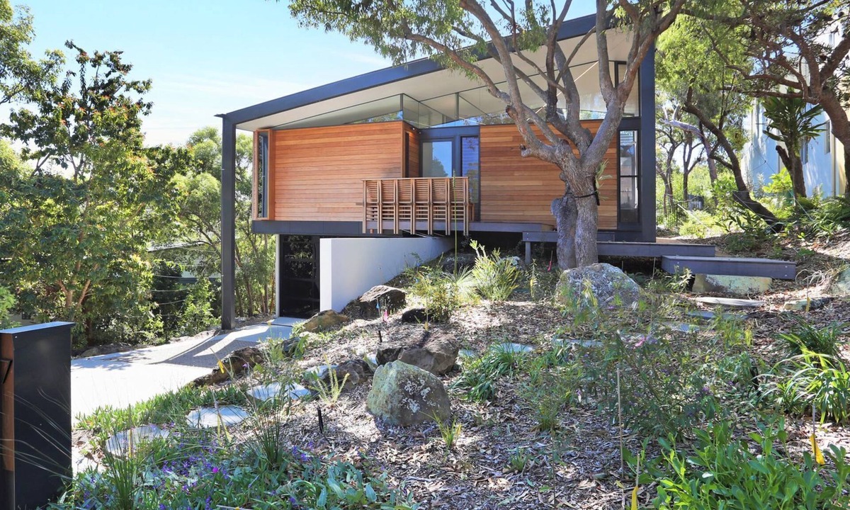 Sunshine Beach House | Leaf House - Walk to Beach & Sunshine Beach Village