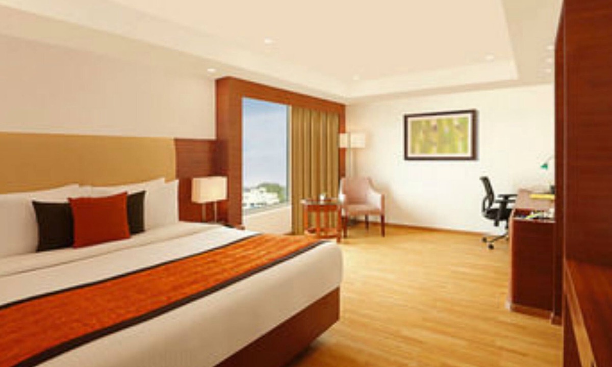 Manapakkam Hotel | Lemon Tree Hotel Shimona