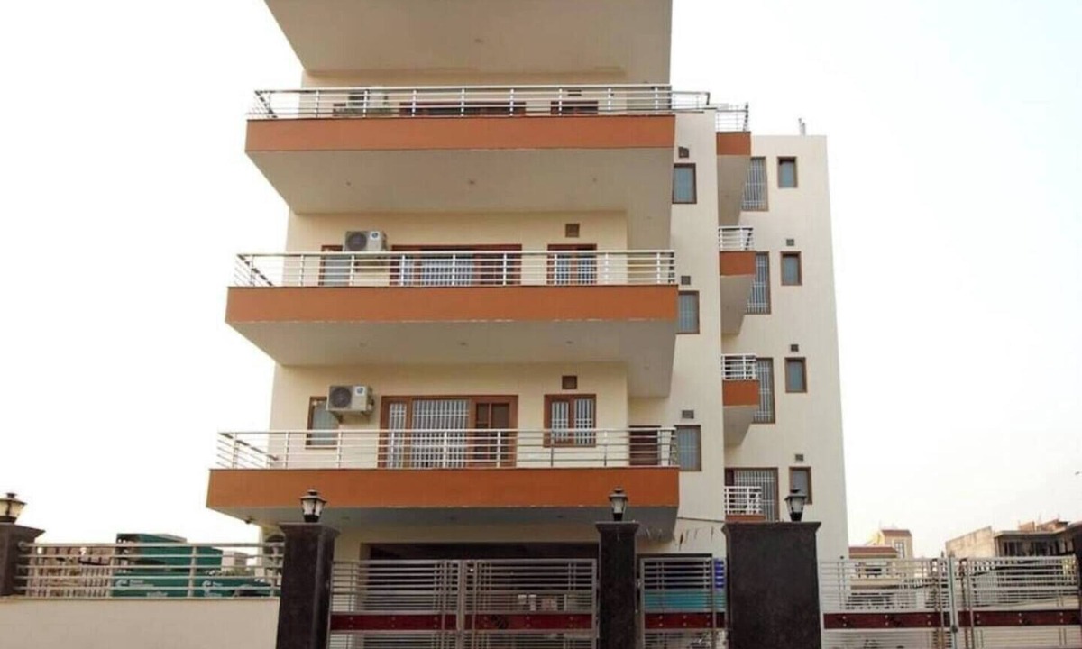 Gurugram Bed & Breakfast | Loginn Stays #8