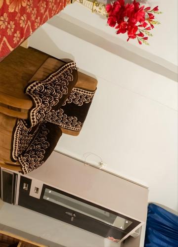 Kanpur Apartment | Lovely Bedroom For Couples & Families With Kitchen