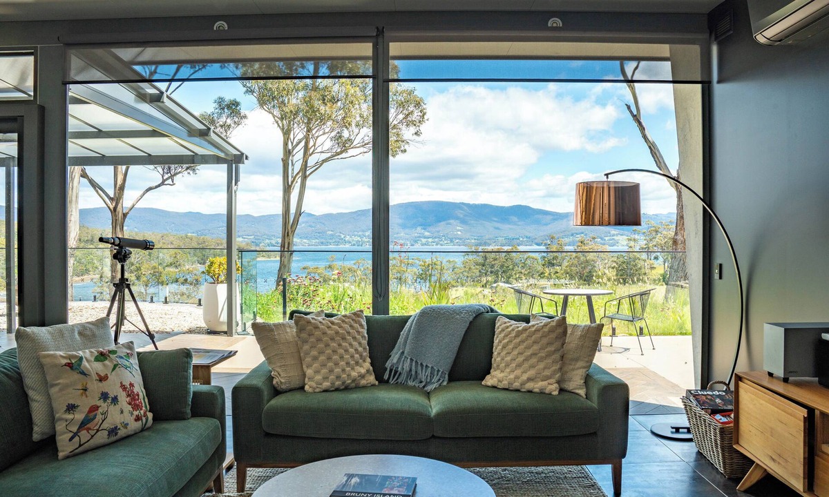 North Bruny House | Luxe coastal retreat with sauna, outdoor bath, breathtaking views & pet friendly