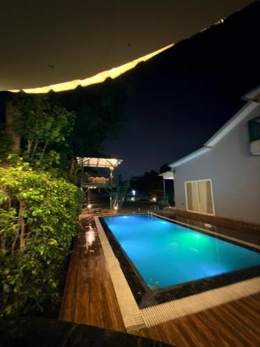 Noida House | Luxurious Farm