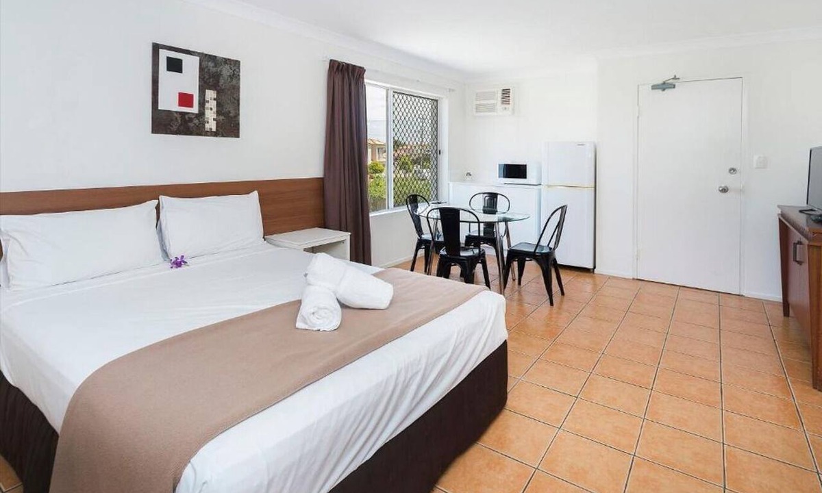 Miami Apartment | Luxury Beach side stay in Miami - 5 mins to Burleigh Heads