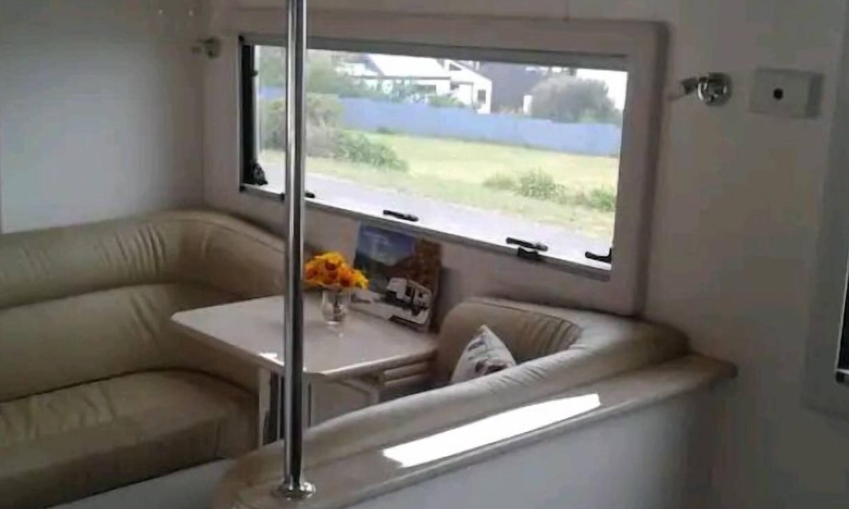 Primrose Sands House | luxury caravan great views