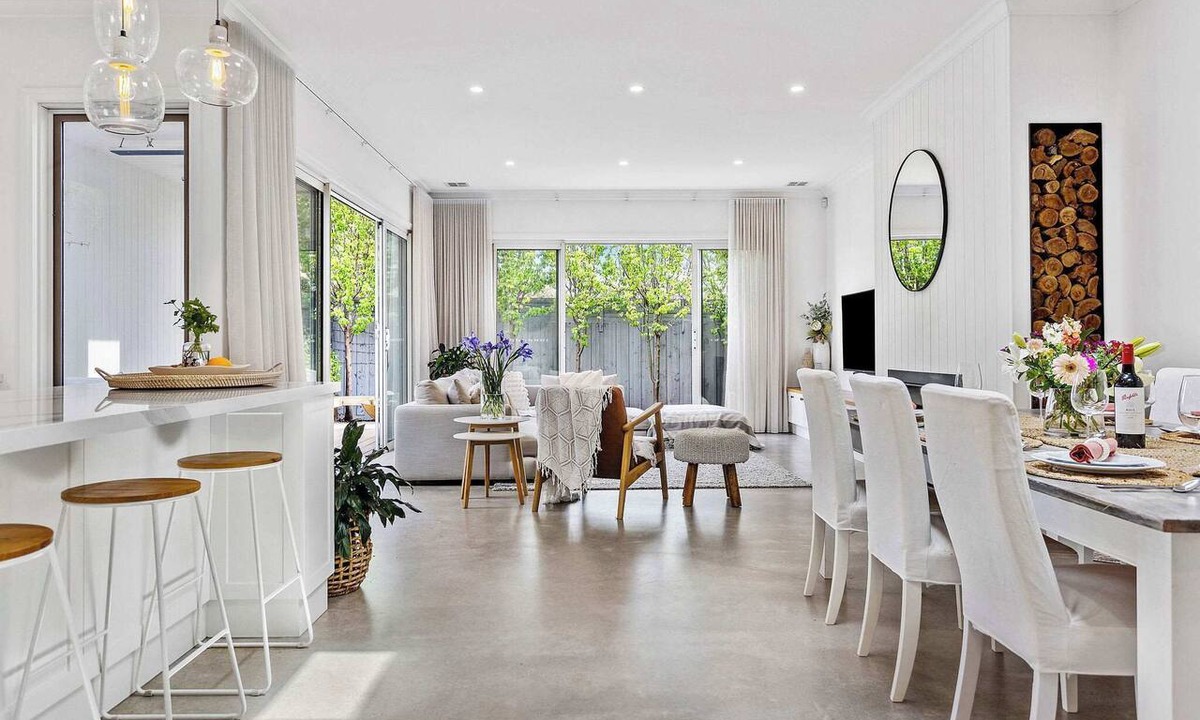 Mornington House | Luxury Coastal Escape - 5min Beach, 1min Cafes