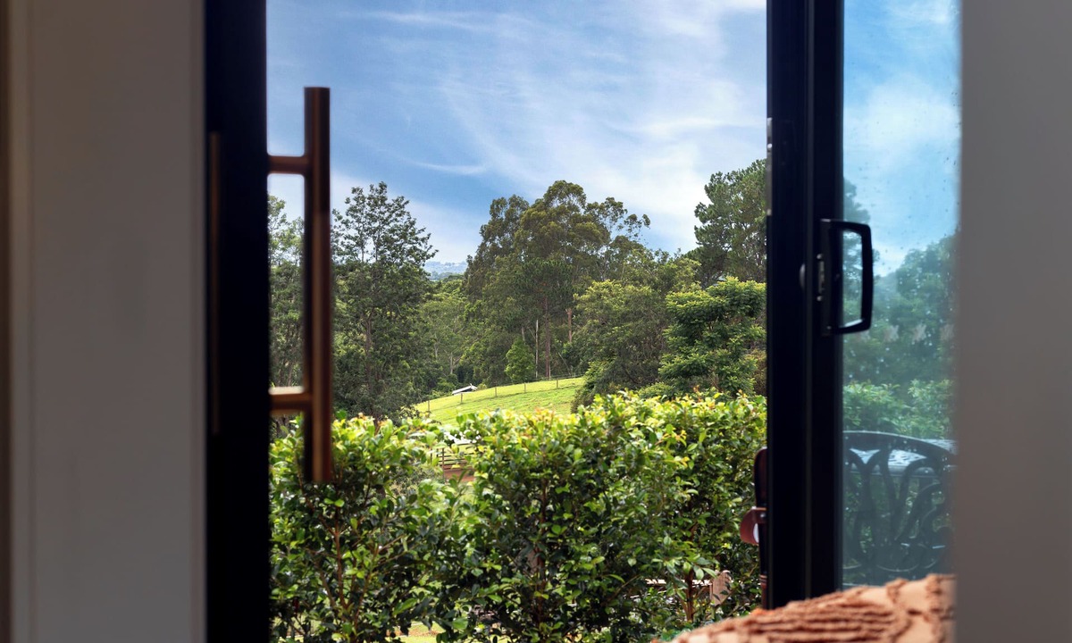 Hunchy Cabin | Luxury Hinterland Tiny Home | Secluded Romantic Escape with Stunning Views