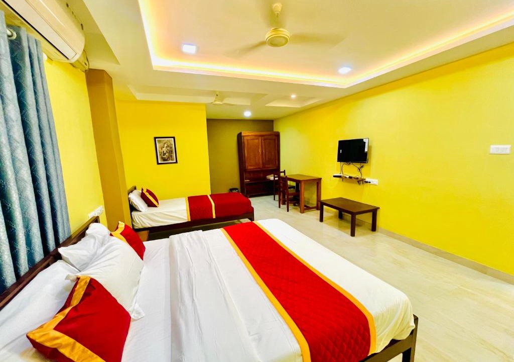 Aluva Hotel | MADAPARAMBIL RESIDENCY