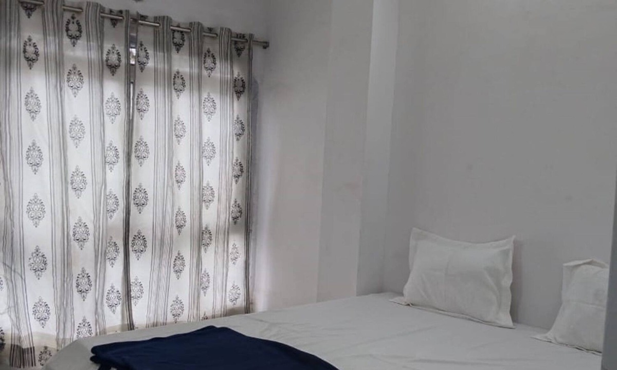 Bhopal House | Marvelous 5-bedroom hotel with WiFi Daily &Monthly Rooms Near Nadra Bus Stand