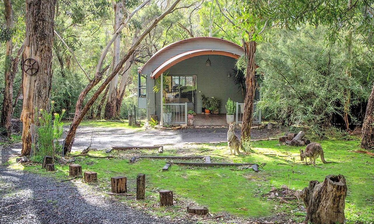 Halls Gap Cabin | Marvelous Halls Gap Cabin Ideal for Romantic Getaways in Victoria