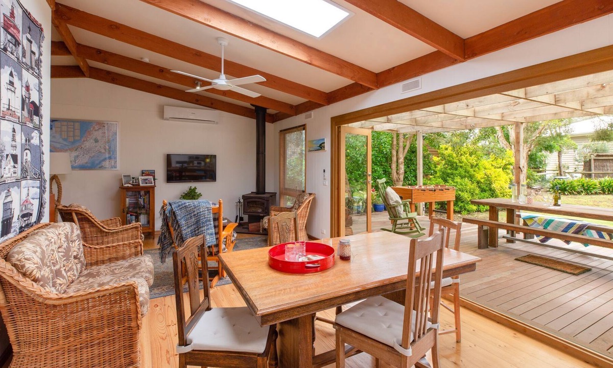 Merricks Beach House | Merricks Surf Cottage, Unique opportunity...set in lush bush with Merricks Beach just 25m away.