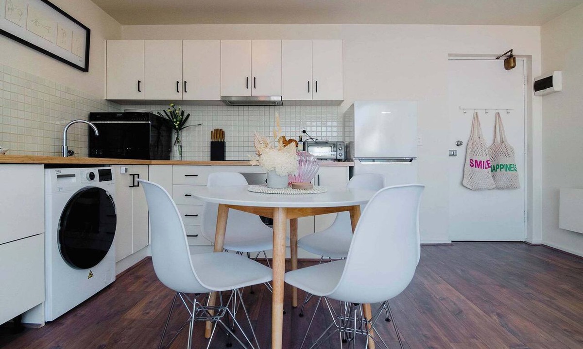 Middle Park Apartment | Middle Park Magic With Parking